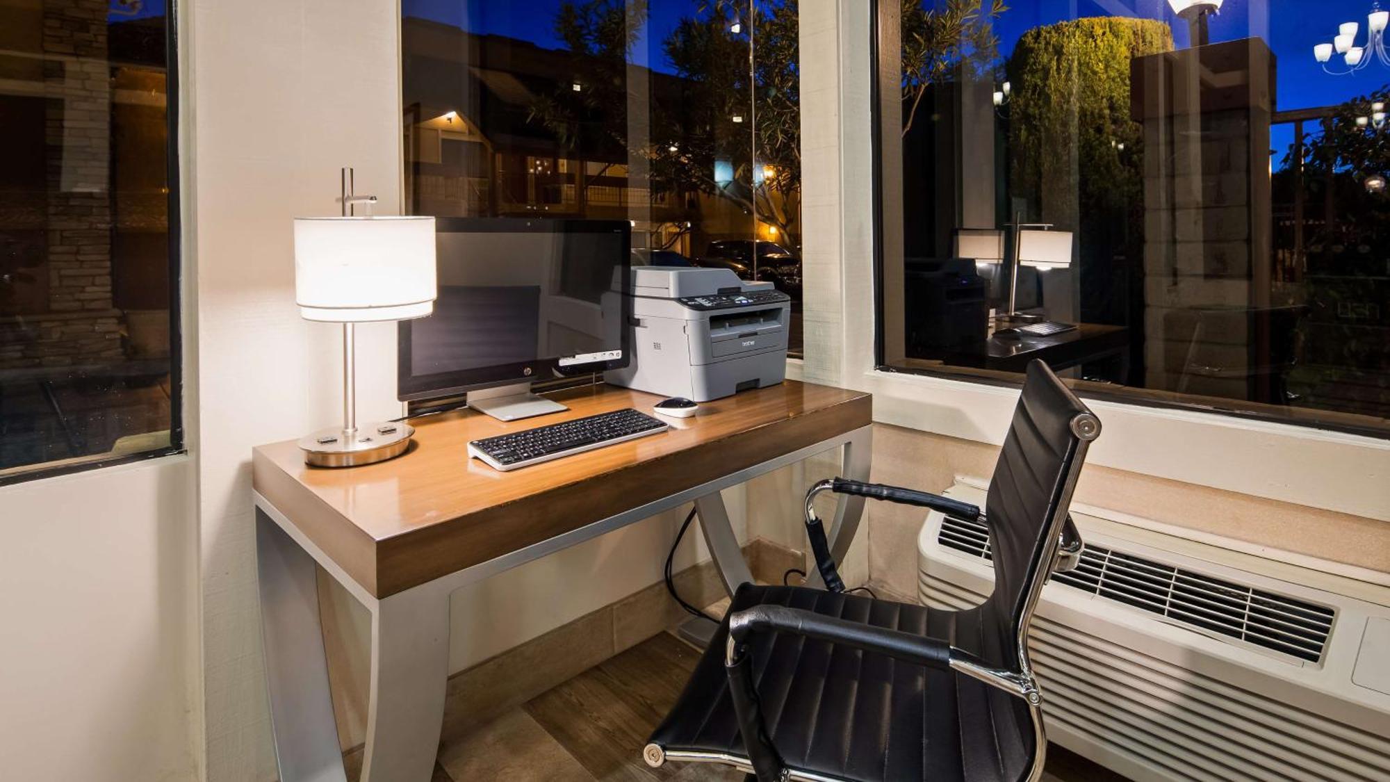 Best Western Plus Inn Of Hayward Extérieur photo