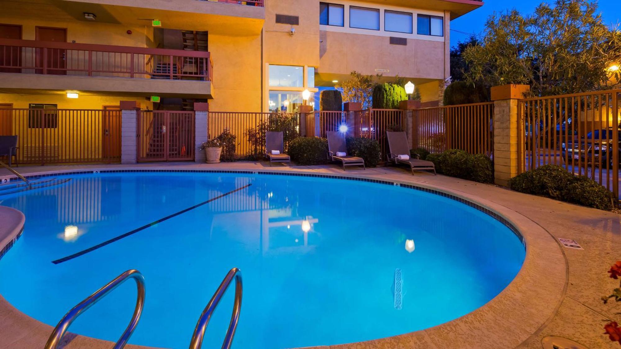 Best Western Plus Inn Of Hayward Extérieur photo